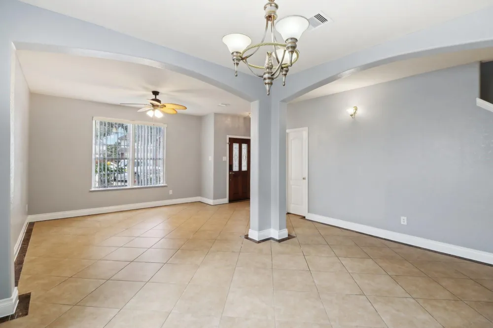 10038 Yolandita Houston, TX 77075