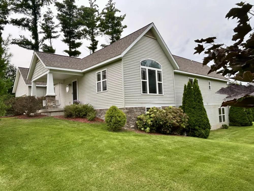 1921 Pineridge Hastings, MI 49058