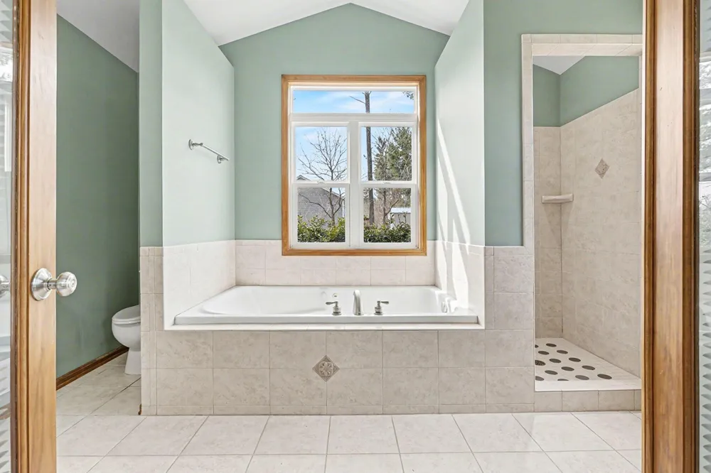 1921 Pineridge Hastings, MI 49058