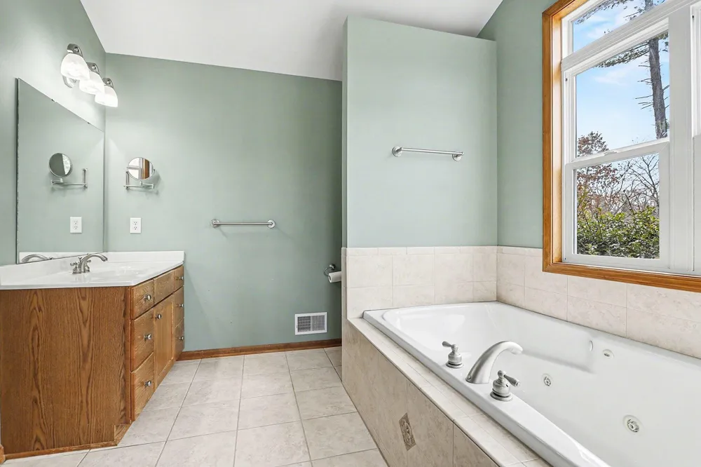 1921 Pineridge Hastings, MI 49058