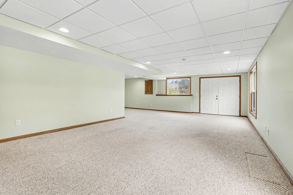 1921 Pineridge Hastings, MI 49058