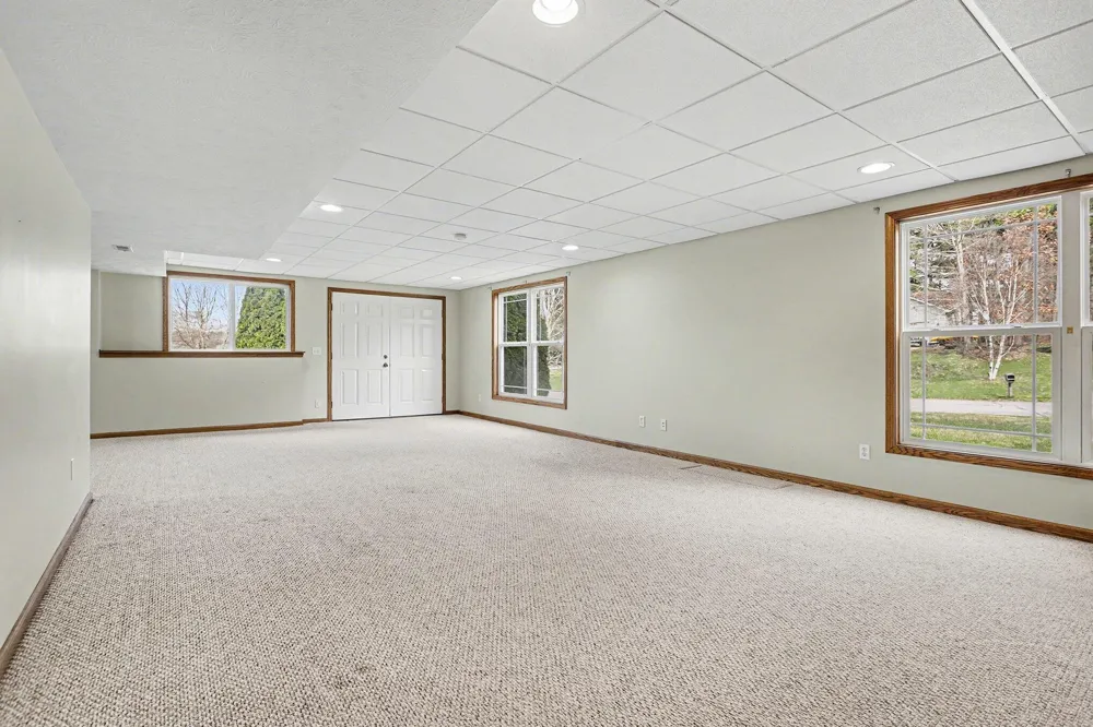 1921 Pineridge Hastings, MI 49058