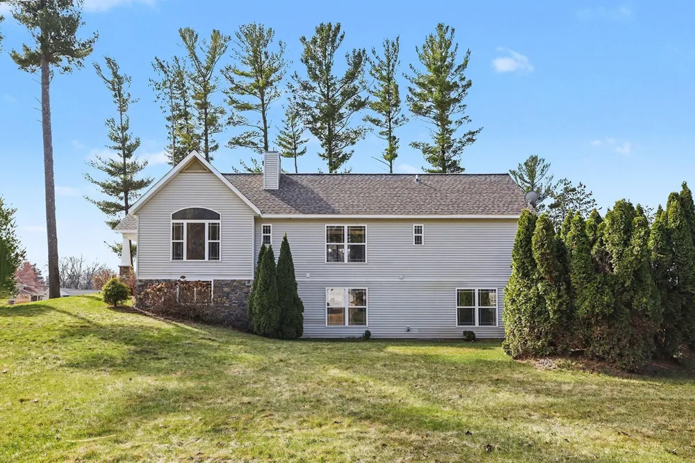 1921 Pineridge Hastings, MI 49058