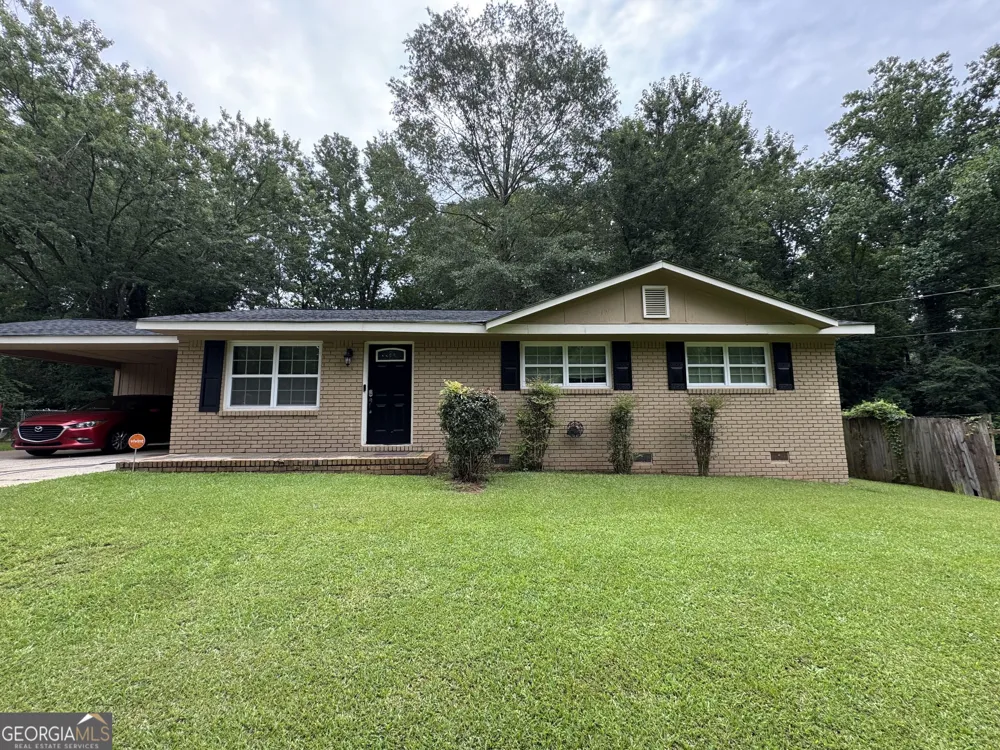 2027 Chestnut Log DR Lithia Springs, GA 30122