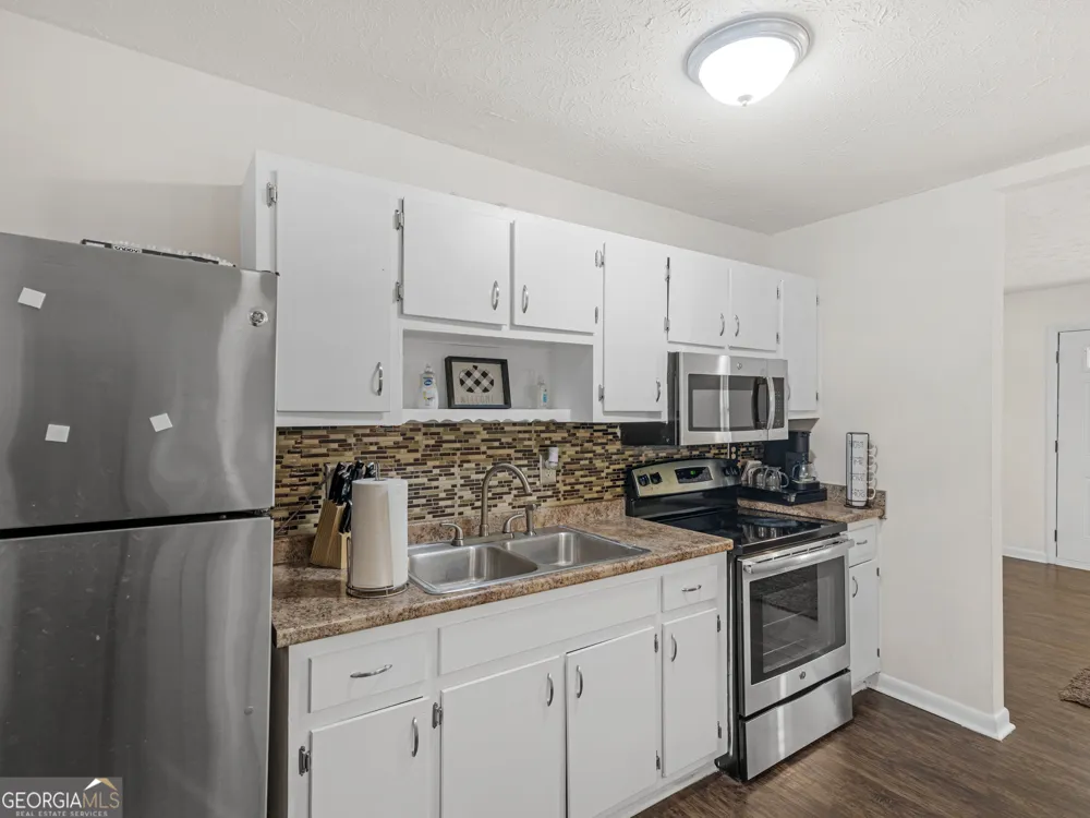 2027 Chestnut Log DR Lithia Springs, GA 30122
