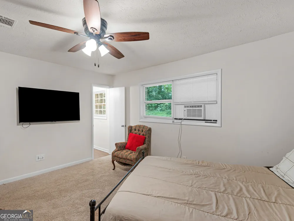 2027 Chestnut Log DR Lithia Springs, GA 30122