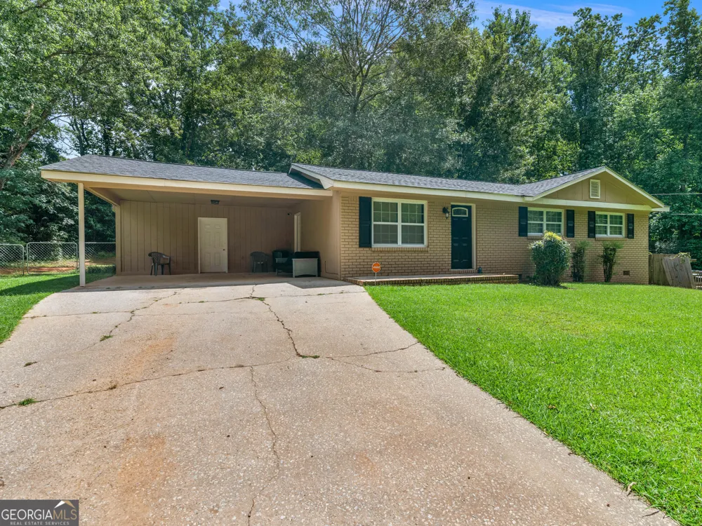 2027 Chestnut Log DR Lithia Springs, GA 30122