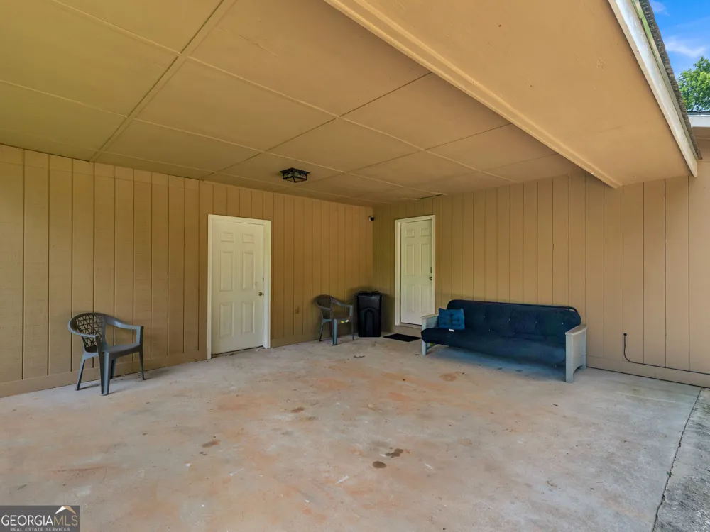 2027 Chestnut Log DR Lithia Springs, GA 30122