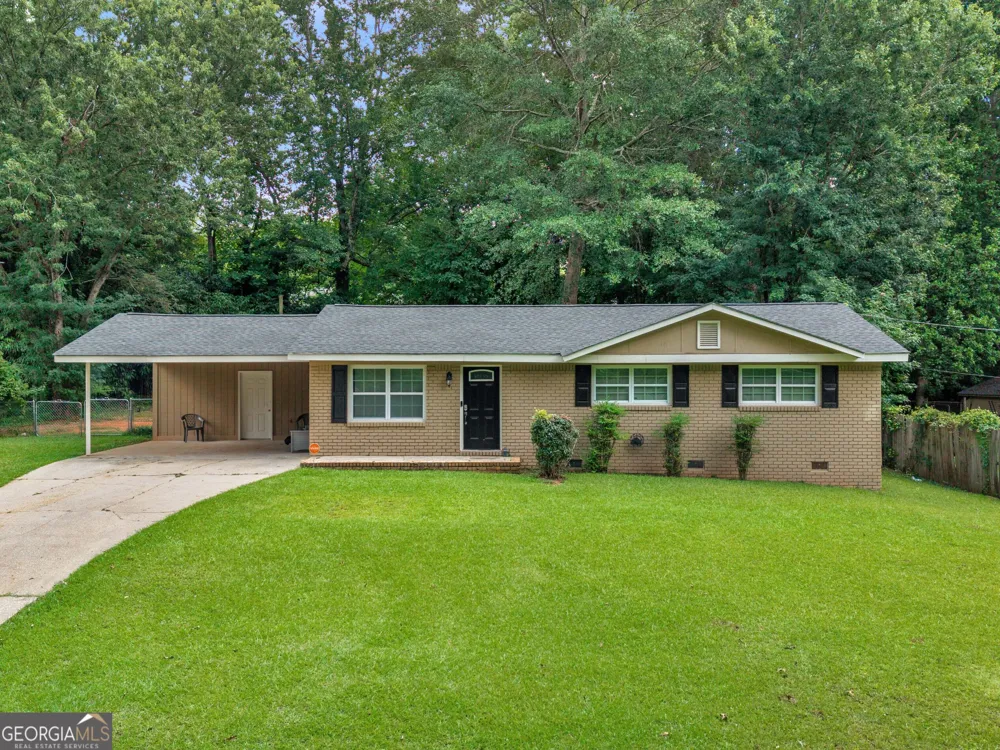 2027 Chestnut Log DR Lithia Springs, GA 30122