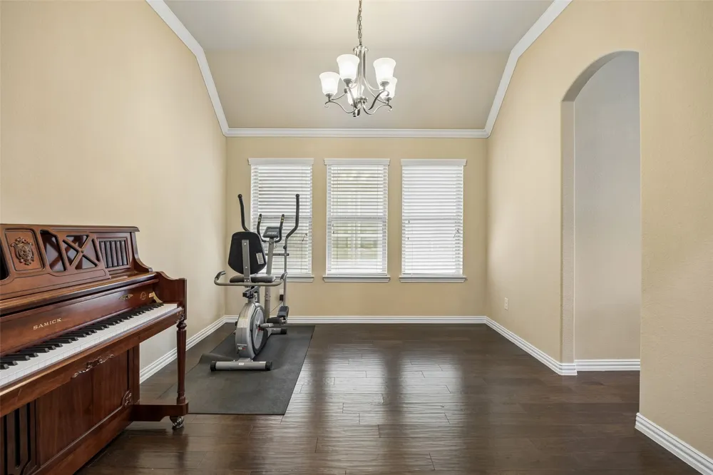 338 Wyndale Drive Lewisville, TX 75056
