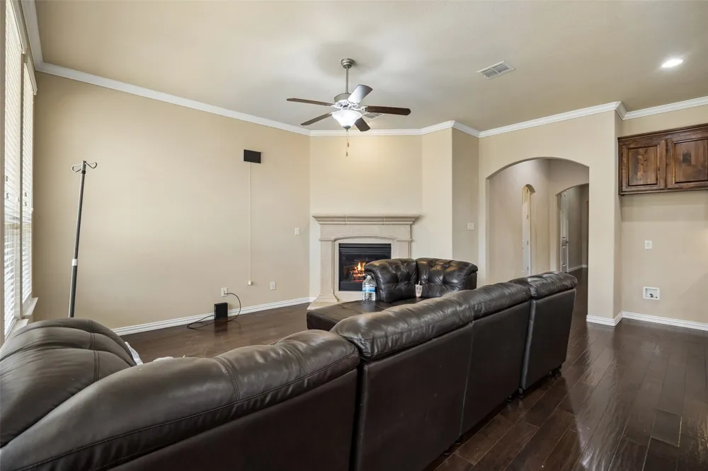 338 Wyndale Drive Lewisville, TX 75056