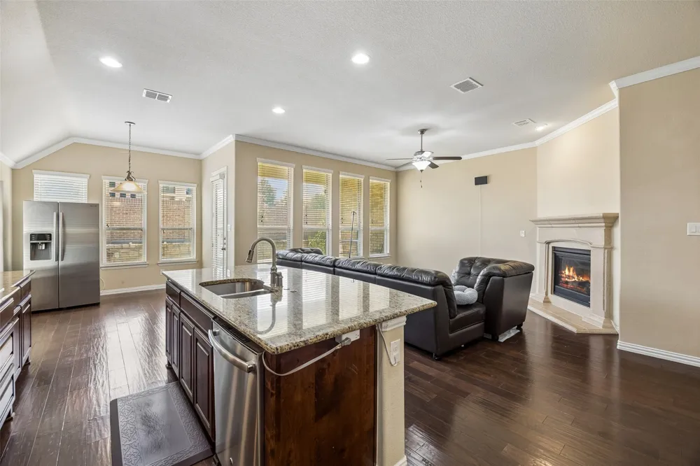 338 Wyndale Drive Lewisville, TX 75056