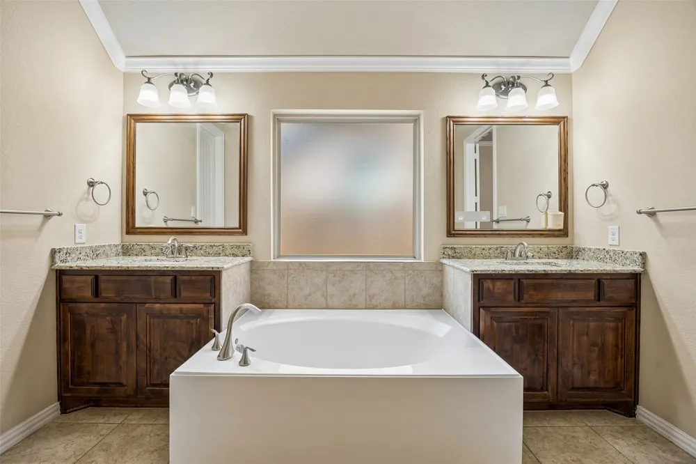 338 Wyndale Drive Lewisville, TX 75056