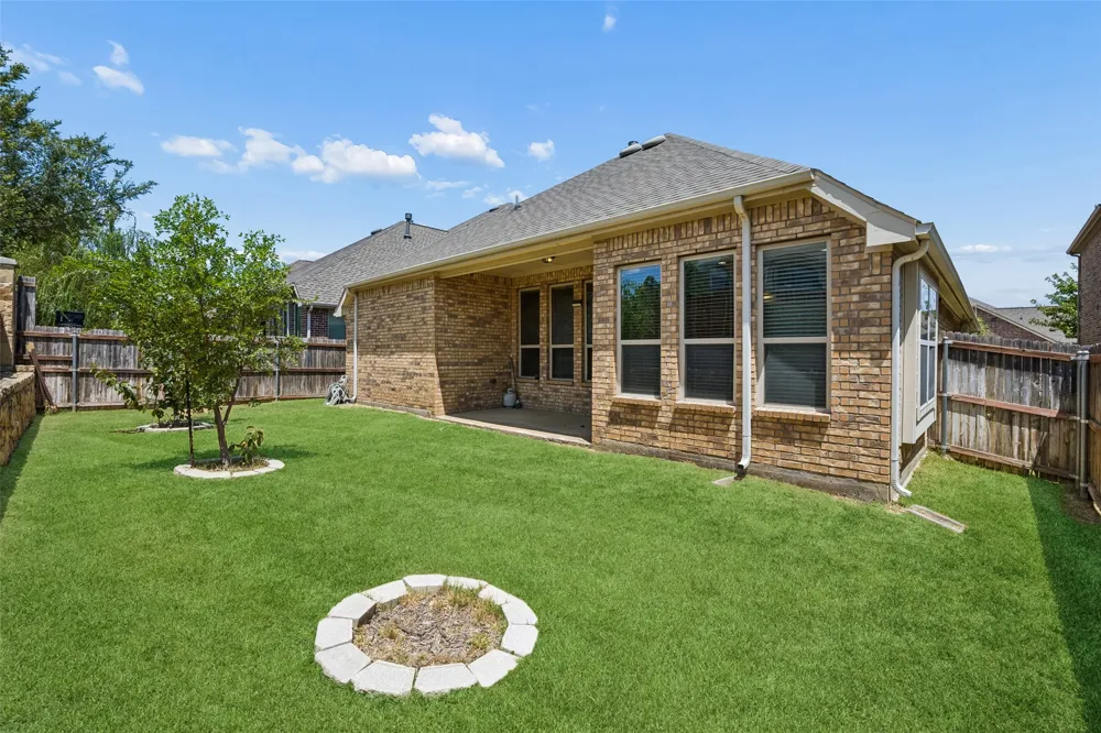 338 Wyndale Drive Lewisville, TX 75056
