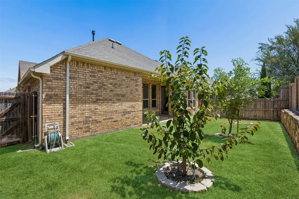 338 Wyndale Drive Lewisville, TX 75056