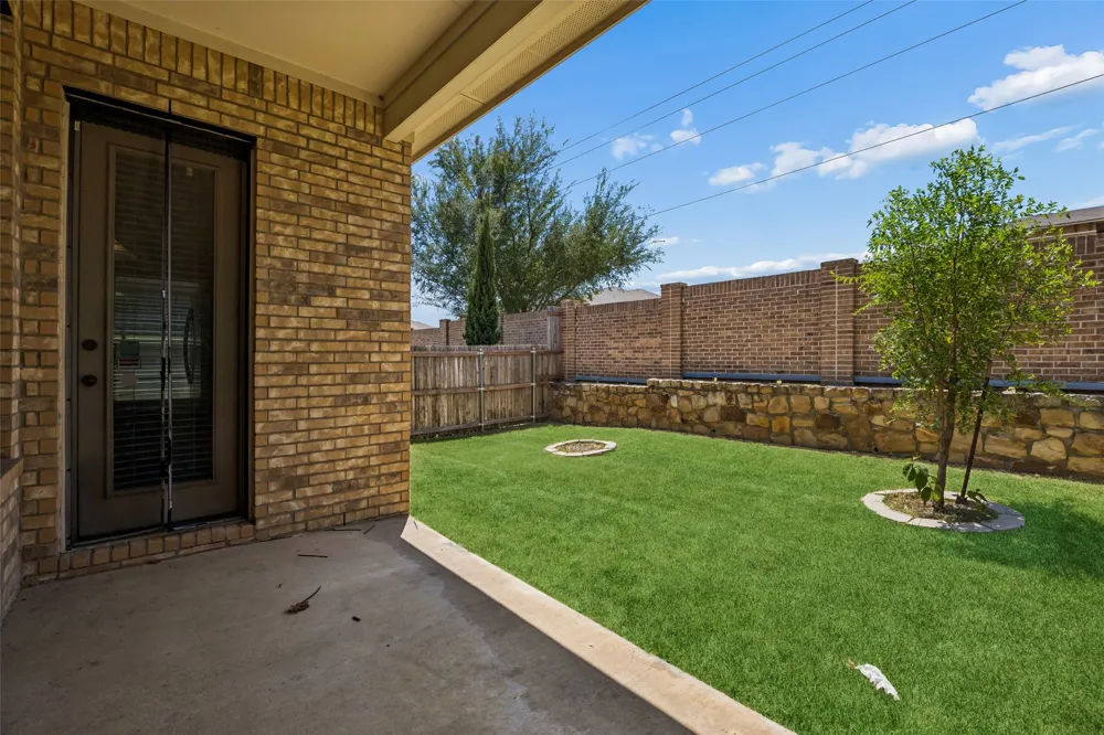 338 Wyndale Drive Lewisville, TX 75056