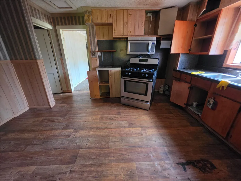 919 E Murchison Street Palestine, TX 75801