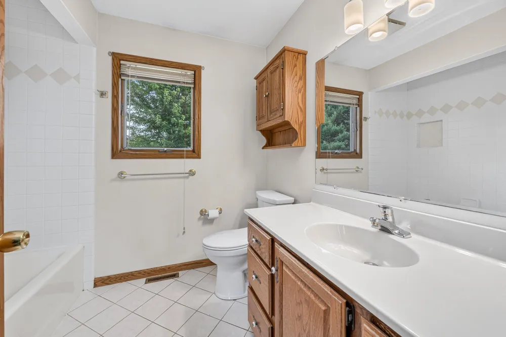 5430 E T AVENUE Vicksburg, MI 49097