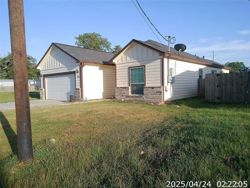 1027 Wallace Street Columbus, TX 78934