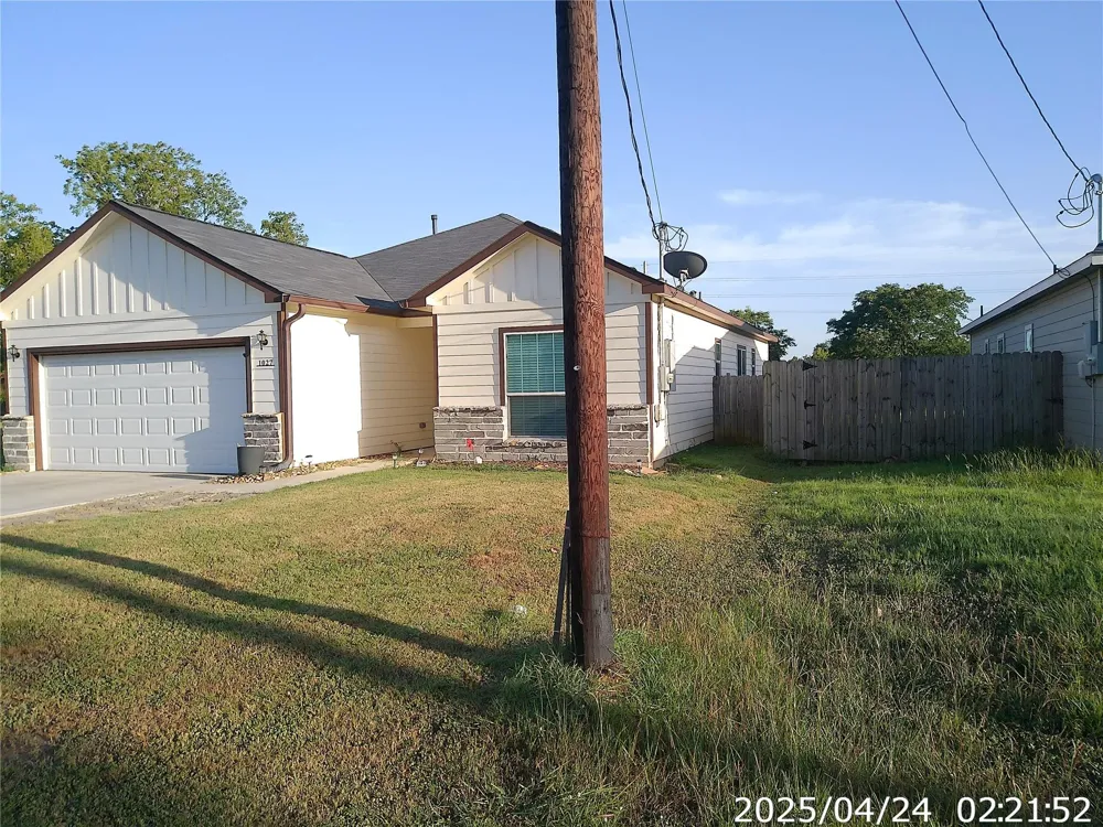 1027 Wallace Street Columbus, TX 78934