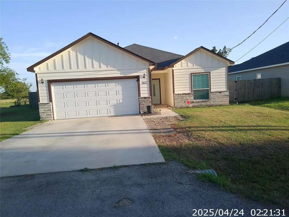 1027 Wallace Street Columbus, TX 78934