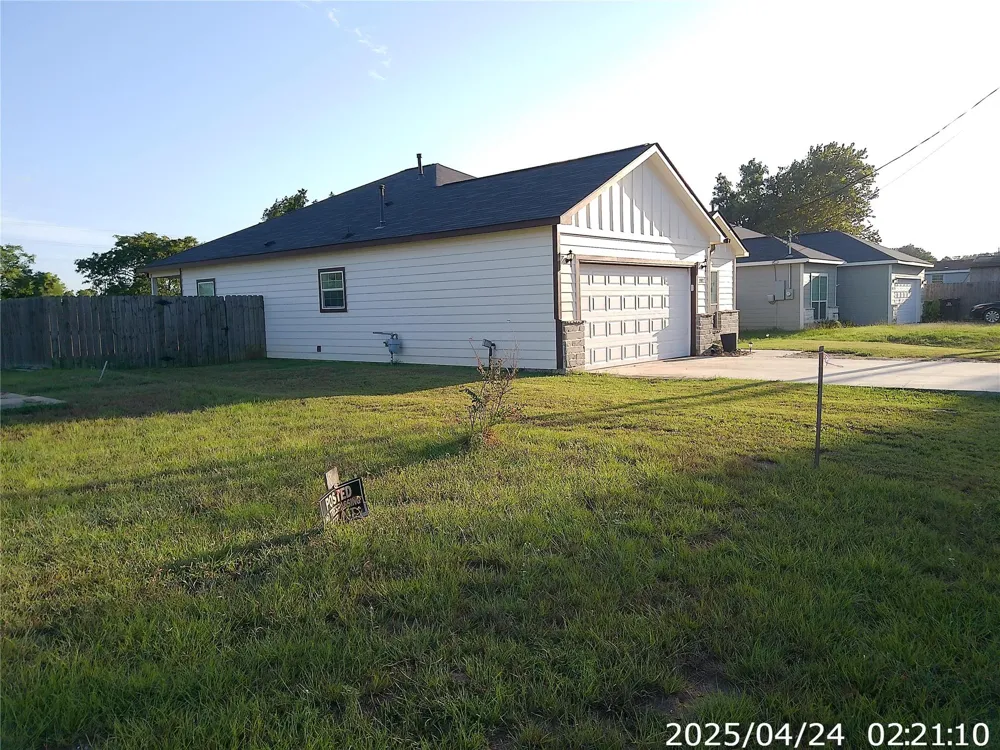 1027 Wallace Street Columbus, TX 78934