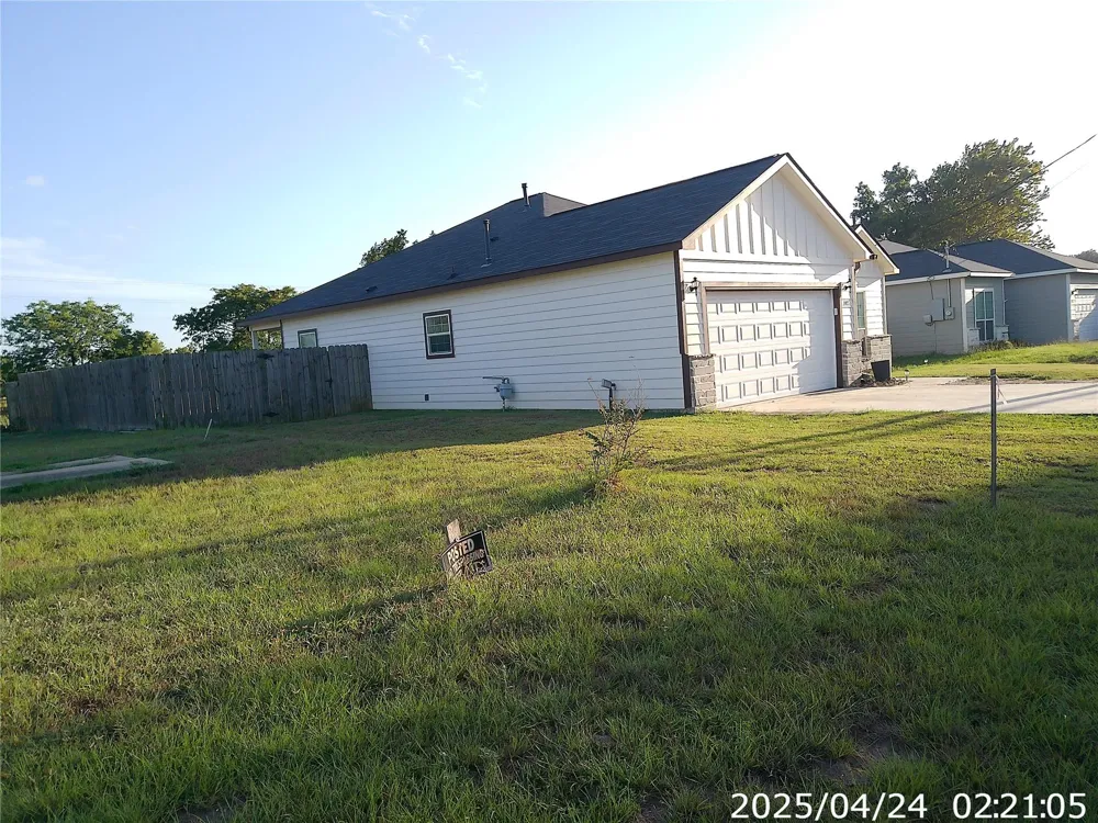 1027 Wallace Street Columbus, TX 78934