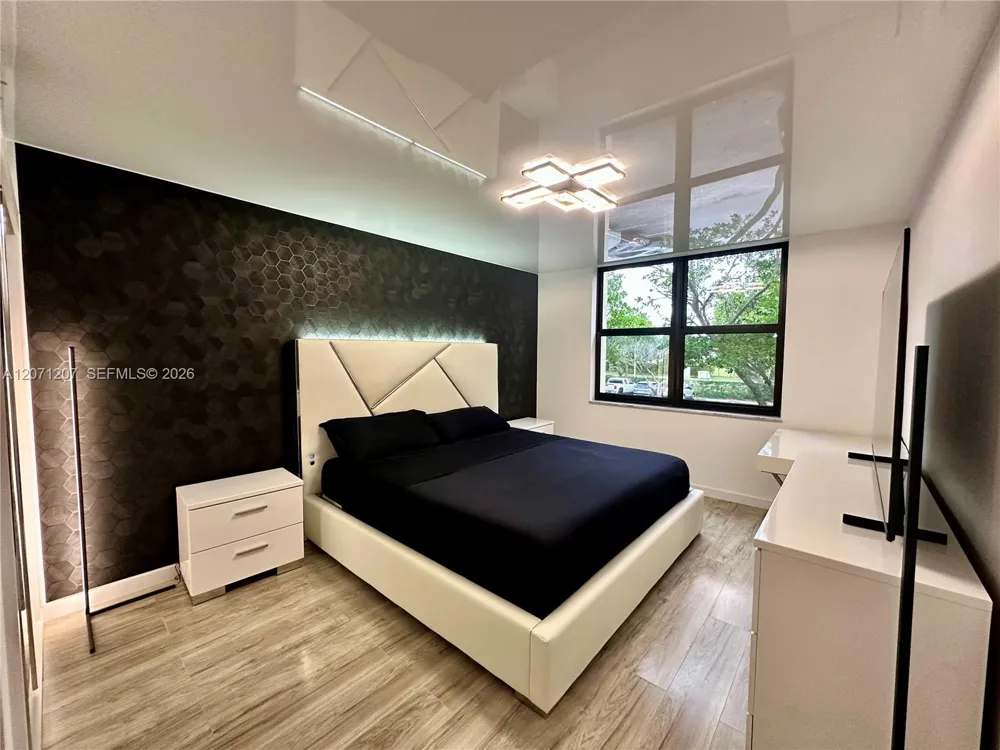671 NE 195th St #205E Miami, FL 33179