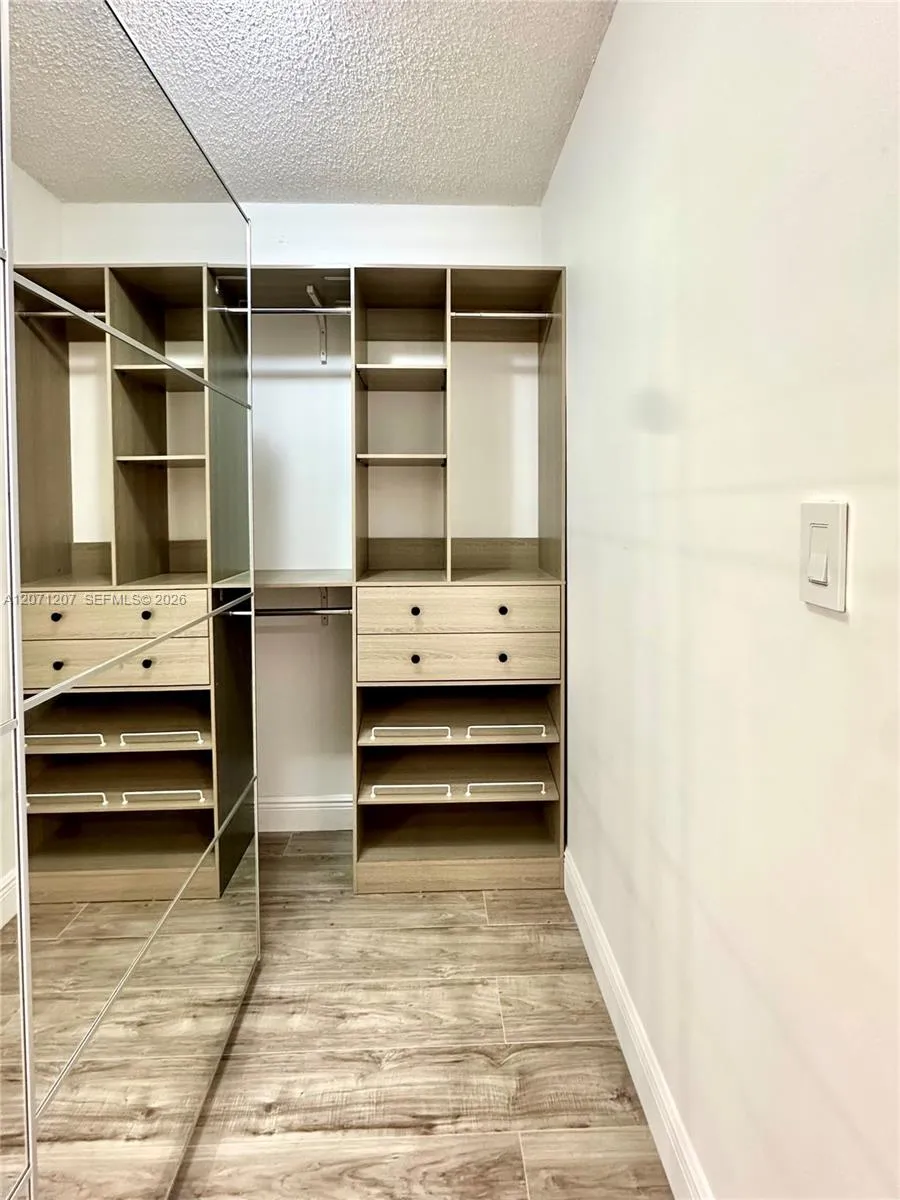 671 NE 195th St #205E Miami, FL 33179