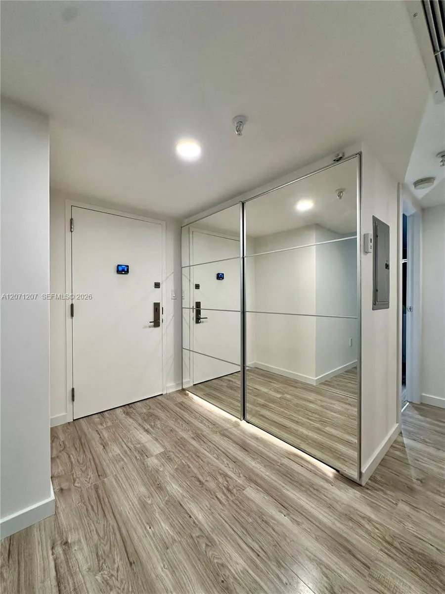671 NE 195th St #205E Miami, FL 33179