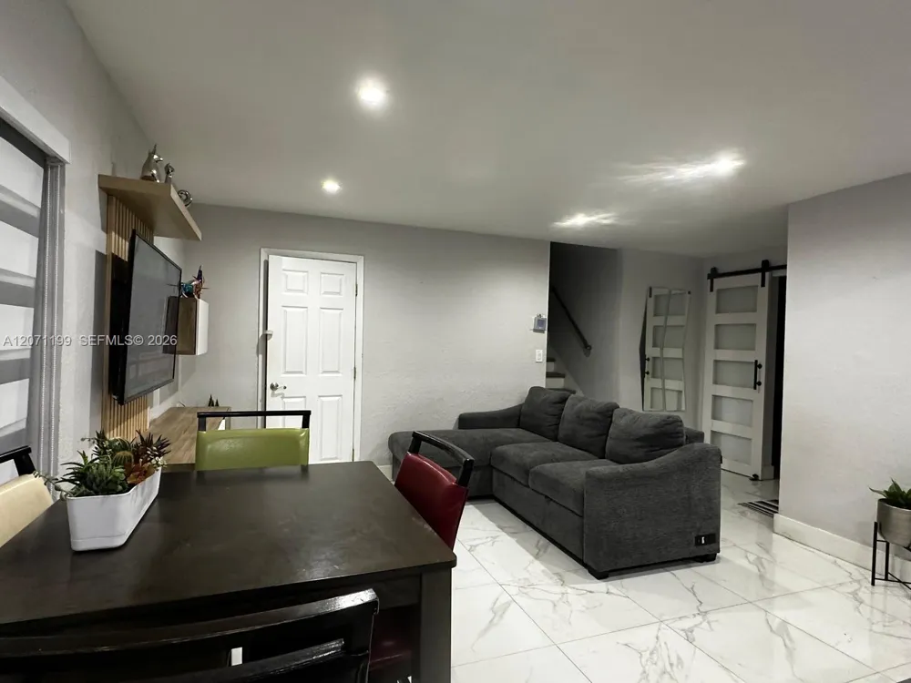 13290 NW 7th St Plantation, FL 33325