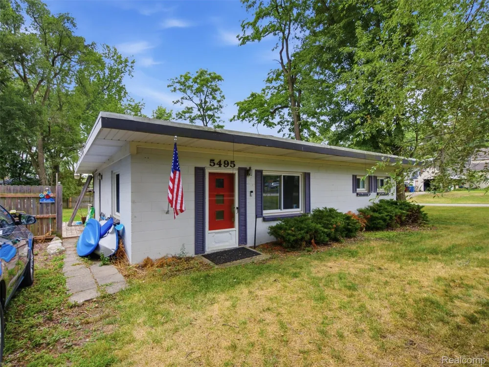 5495 Savoy Drive Waterford Charter Township, MI 48327