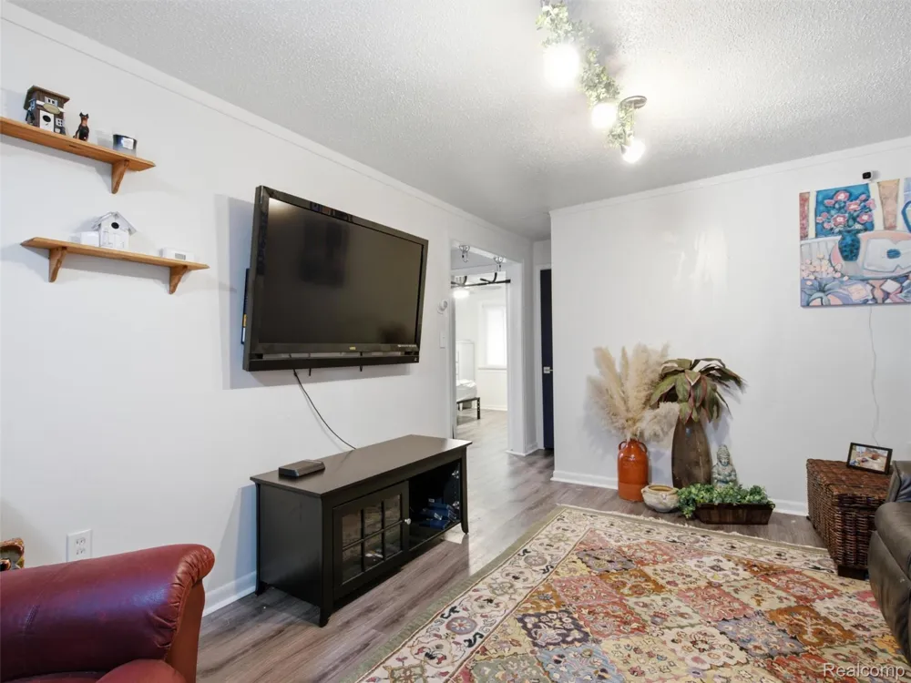 5495 Savoy Drive Waterford Charter Township, MI 48327