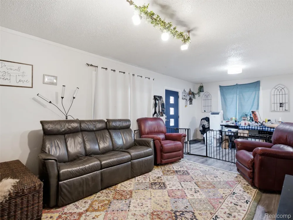 5495 Savoy Drive Waterford Charter Township, MI 48327