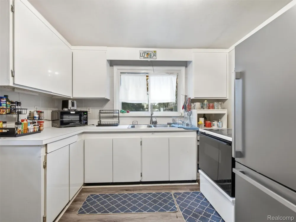 5495 Savoy Drive Waterford Charter Township, MI 48327