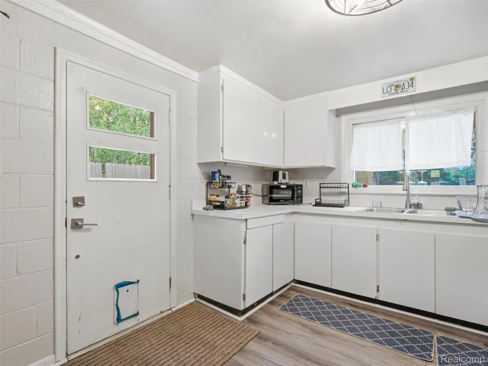 5495 Savoy Drive Waterford Charter Township, MI 48327