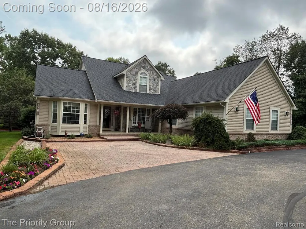 1761 Twin Lakes Boulevard E Oxford Charter Township, MI 48371