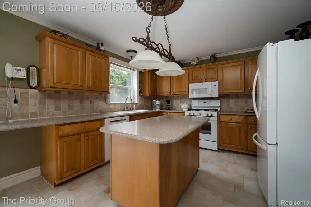 1761 Twin Lakes Boulevard E Oxford Charter Township, MI 48371