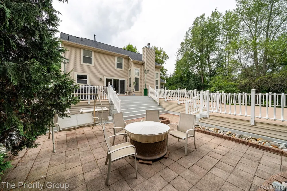 1761 Twin Lakes Boulevard E Oxford Charter Township, MI 48371
