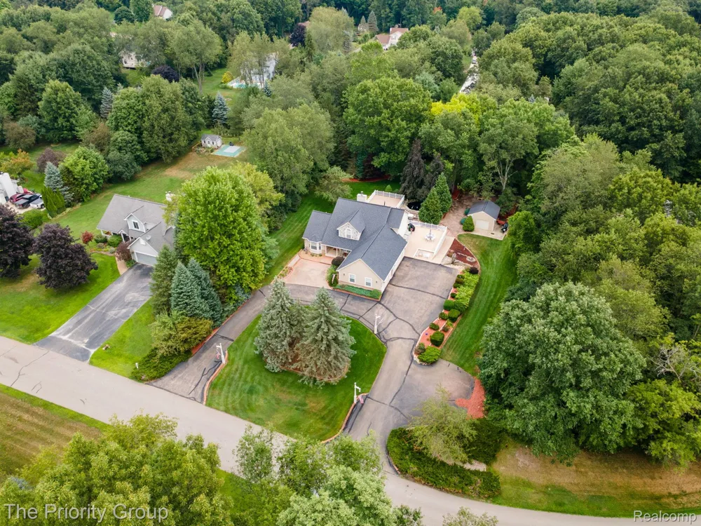1761 Twin Lakes Boulevard E Oxford Charter Township, MI 48371