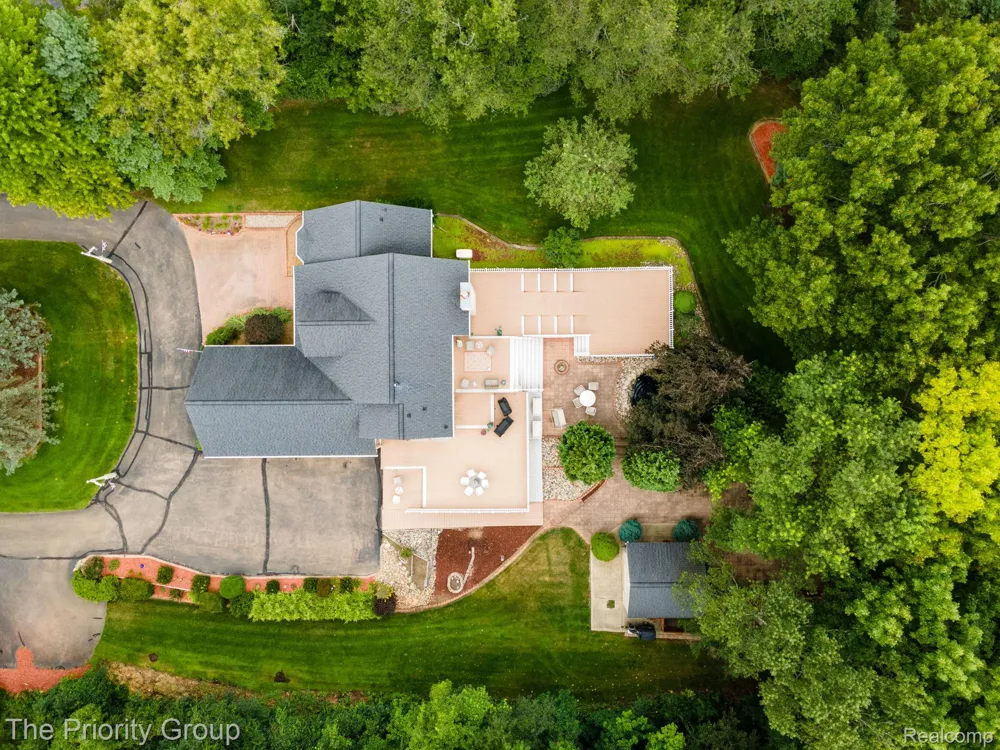1761 Twin Lakes Boulevard E Oxford Charter Township, MI 48371