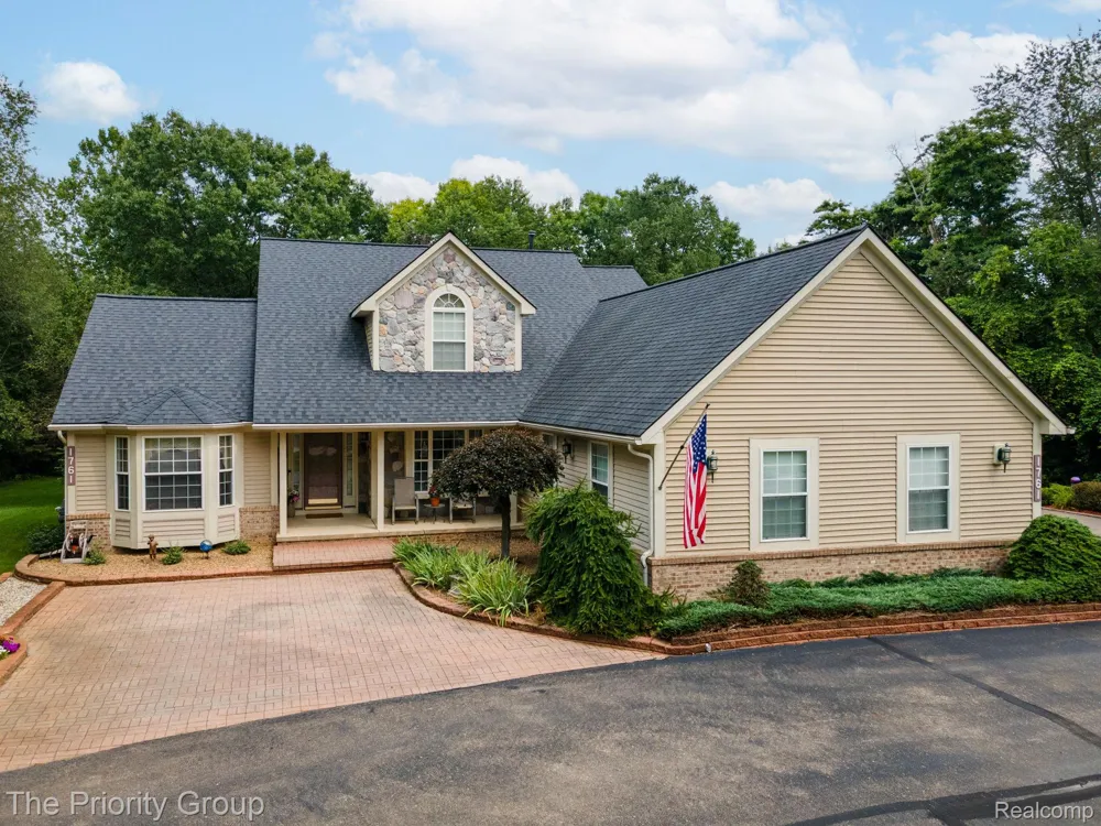 1761 Twin Lakes Boulevard E Oxford Charter Township, MI 48371