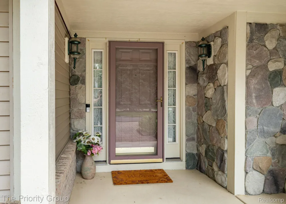 1761 Twin Lakes Boulevard E Oxford Charter Township, MI 48371
