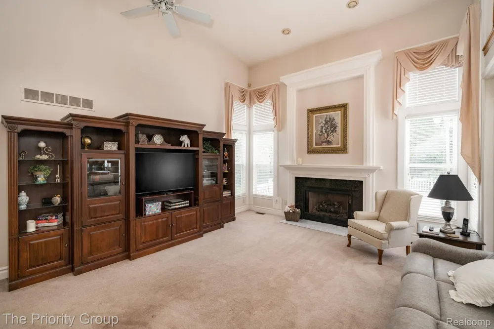 1761 Twin Lakes Boulevard E Oxford Charter Township, MI 48371