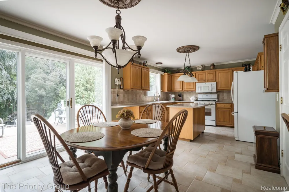 1761 Twin Lakes Boulevard E Oxford Charter Township, MI 48371