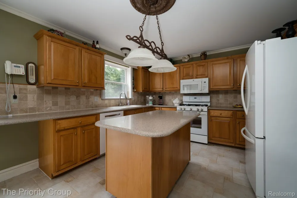 1761 Twin Lakes Boulevard E Oxford Charter Township, MI 48371