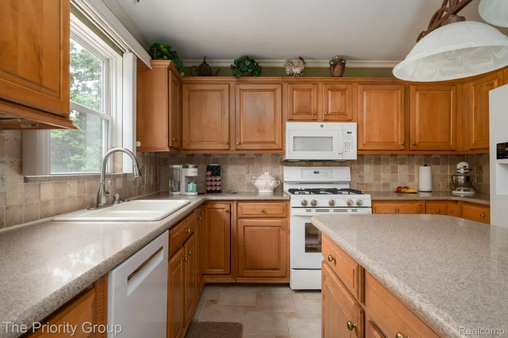 1761 Twin Lakes Boulevard E Oxford Charter Township, MI 48371