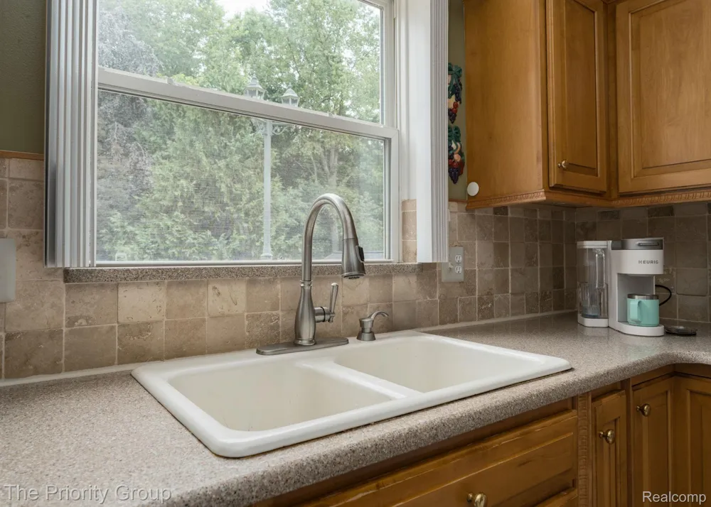 1761 Twin Lakes Boulevard E Oxford Charter Township, MI 48371