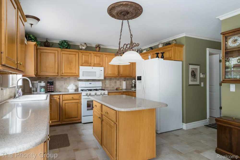 1761 Twin Lakes Boulevard E Oxford Charter Township, MI 48371