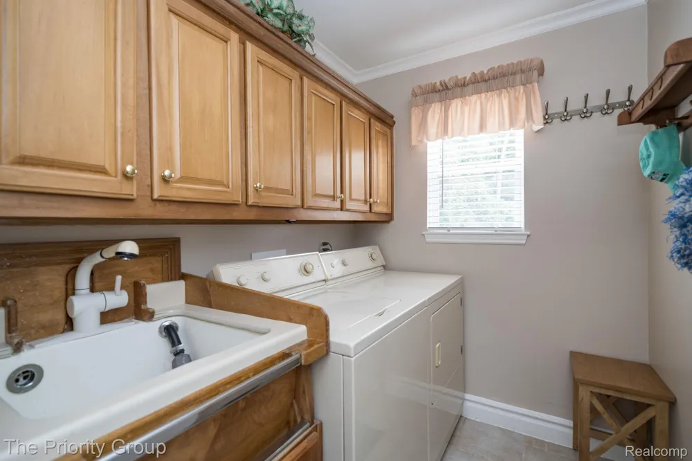 1761 Twin Lakes Boulevard E Oxford Charter Township, MI 48371